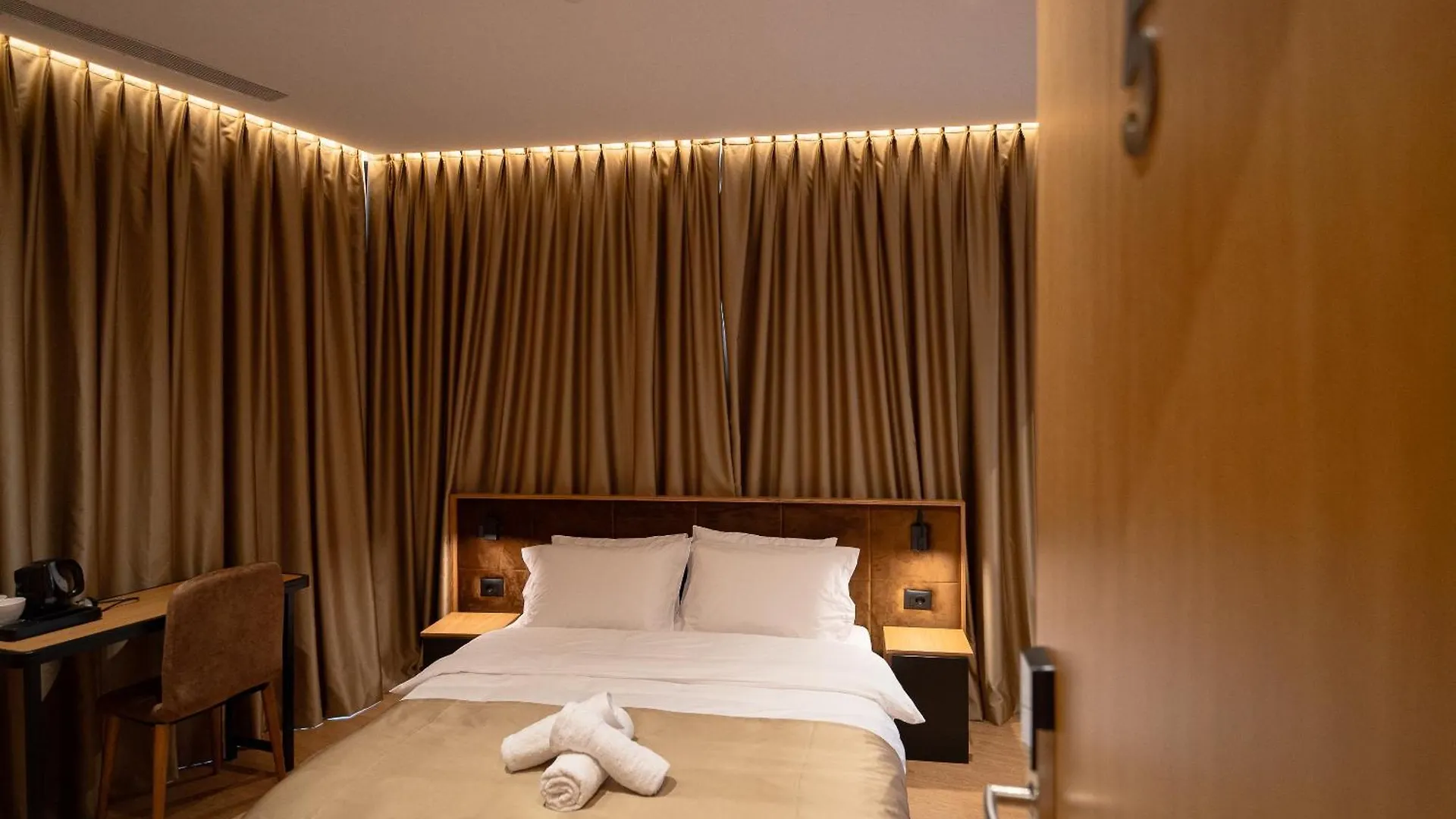 Hotel Boutique Jera Tiran Han/Misafirhane