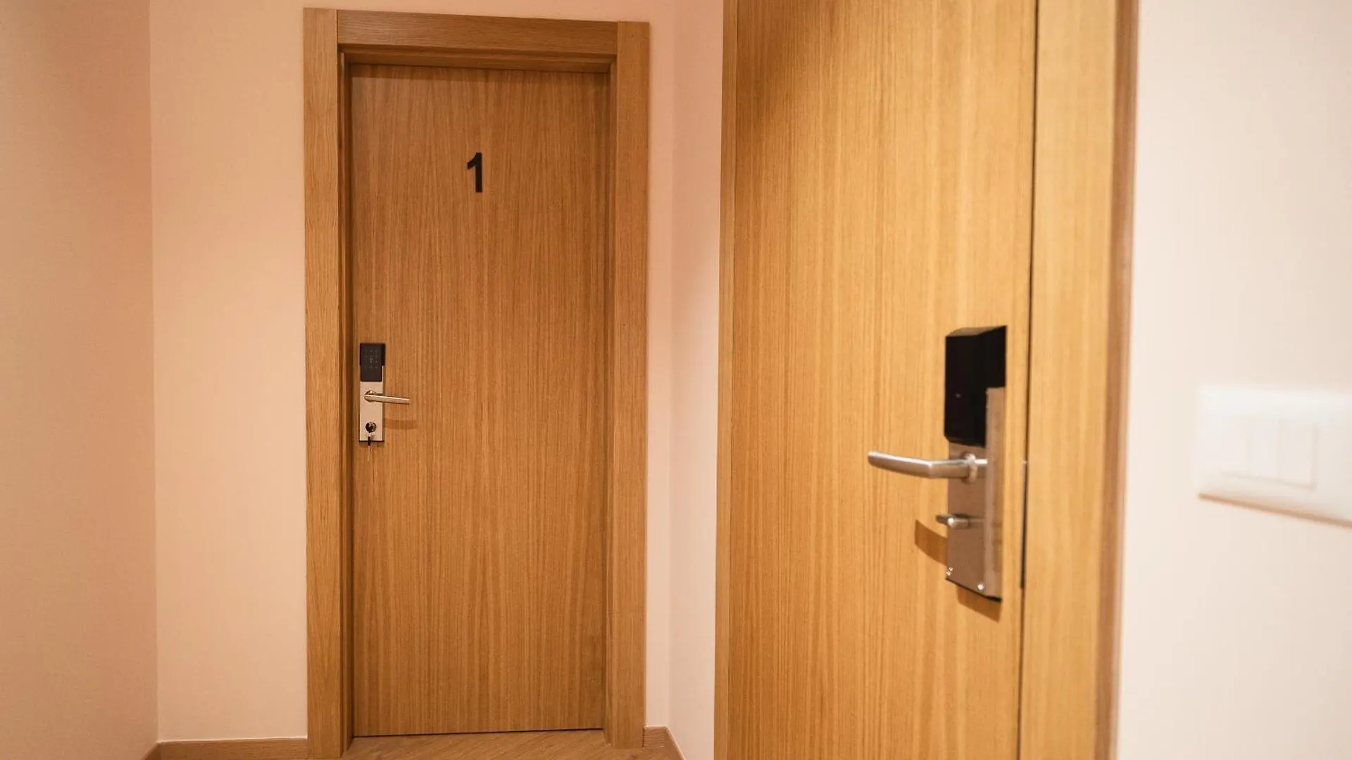 Hotel Boutique Jera Tiran Han/Misafirhane